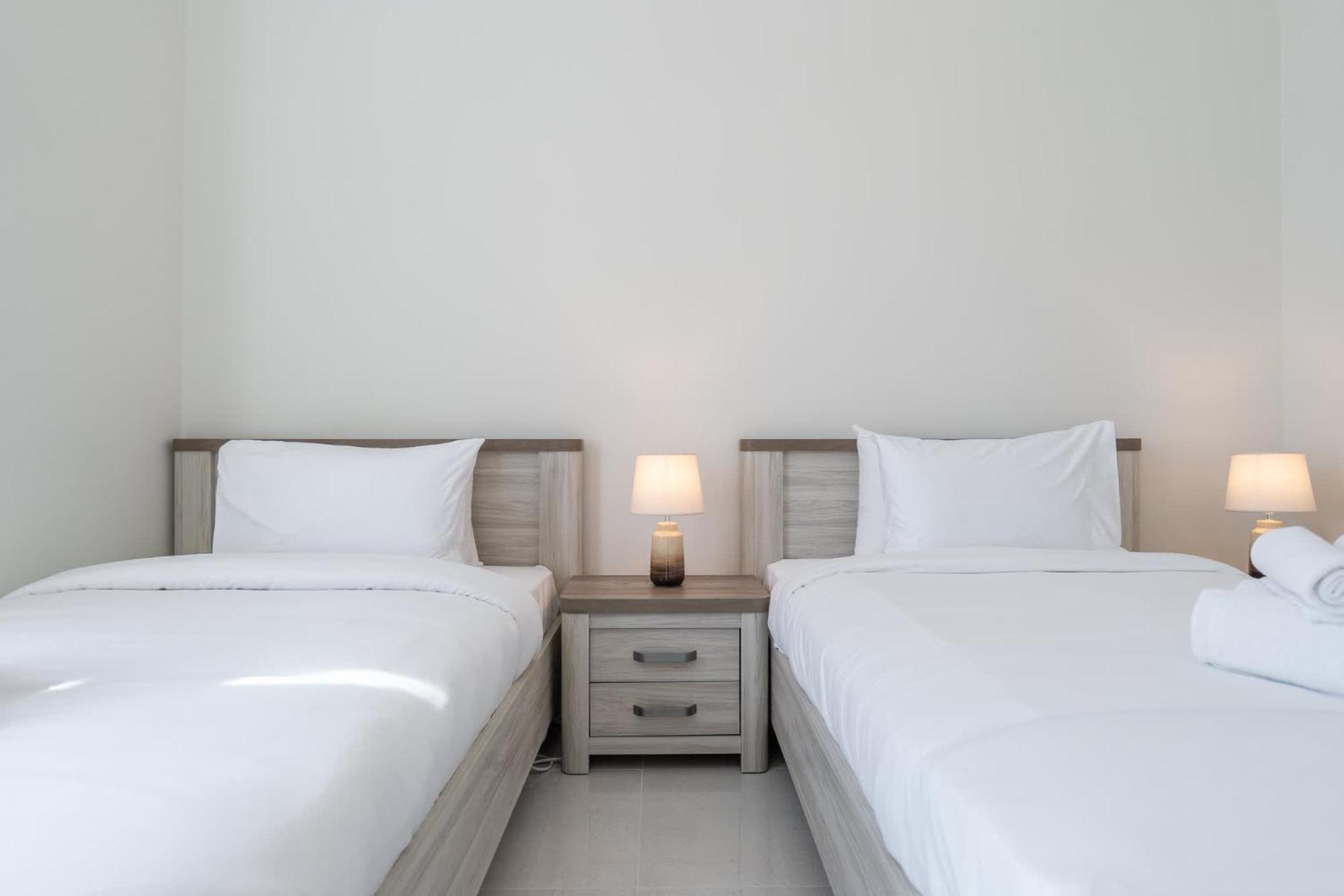 Apartment Stylish 2br With Amazing Pool View In Taya Dubai