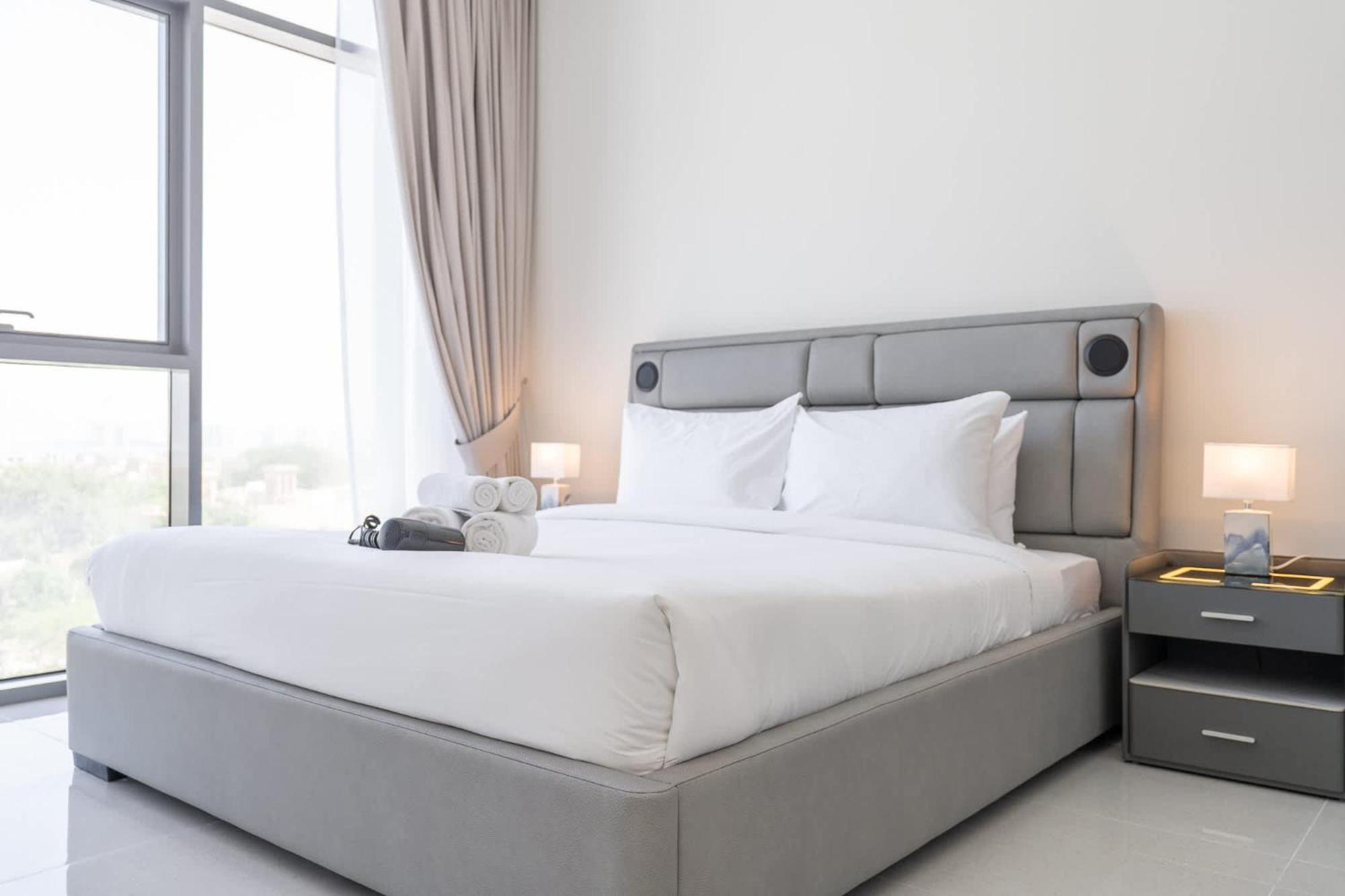 Stylish 2br With Amazing Pool View In Taya Apartment Dubai